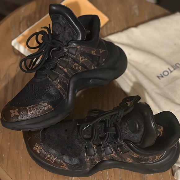 Louis Vuitton | Calfskin Patent Monogram Womens LV Archlight Sneakers 39 Black - Picture 6 of 16